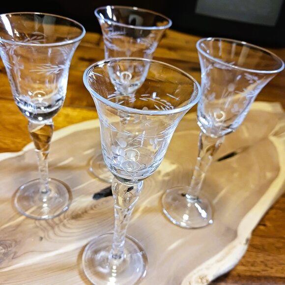 4 x ETCHED CRYSTAL Vintage etched liquor liqueur shot glasses Mint condition - Picture 6 of 6